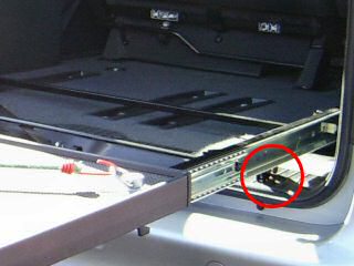 Laderaumboden, fast ausgebaut. Laderaumboden, fast ausgebaut.