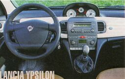 Cockpit Lancia Ypsilon. 