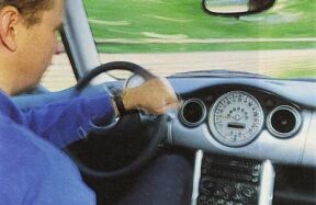 Fahrmaschine: Der Mini giert nach Kurven. Fahrmaschine: Der Mini giert nach Kurven.