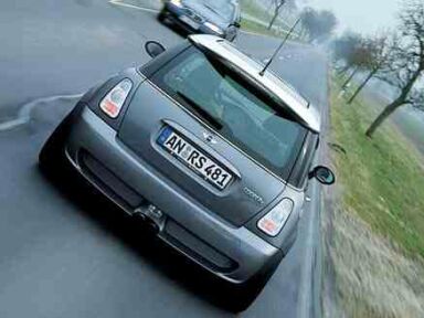 Heißer Hintern. So sehen die meisten den Verkehrsteilnehmer den RS. Heißer Hintern. So sehen die meisten den Verkehrsteilnehmer den RS.