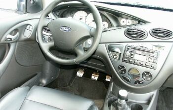 Cockpit Ford Focus ST 170. 