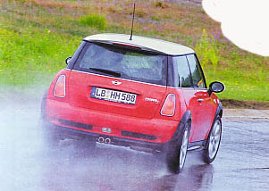 Der normale Mini untersteuert. Der normale Mini untersteuert.