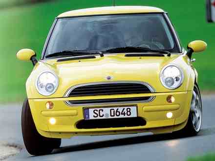 Gokart-Feeling: Mini One um 30 mm tiefer gelegt. Gokart-Feeling: Mini One um 30 mm tiefer gelegt.