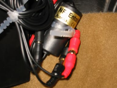 Der Audio-Übertrager im Beifahrerfußraum verhindert Störgeräusche beim MP3-Betrieb. Audio-Übertrager im Beifahrerfußraum.
