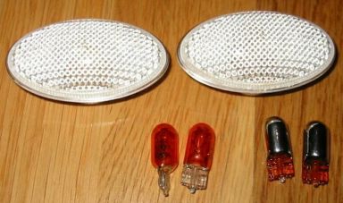Seitenblinker mit verchromten Leuchtmitteln. Seitenblinker mit verchromten Leuchtmitteln.