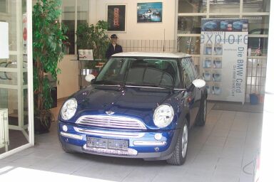 Der Mini in der Auslieferungshalle. 