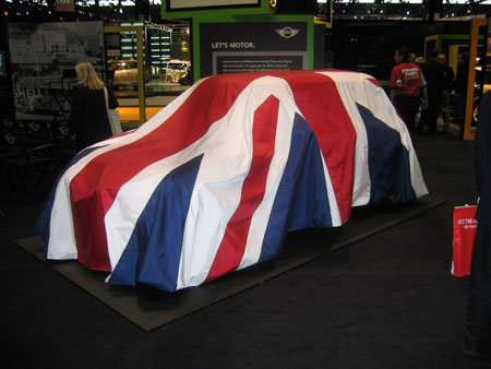 Unter der britischen Flagge versteckt: der MC40 mit Seriennummer 1/1000. Unter der britischen Flagge versteckt: der MC40 mit Seriennummer 1/1000.