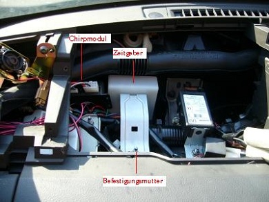 Einbau des Chirpmoduls im Motorraum. Einbau des Chirpmoduls im Motorraum.