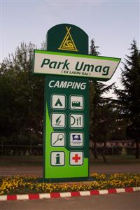 Die Einfahrt in den Campingplatz. 