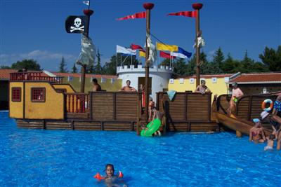Das Piratenschiff für die kleinen Gäste. Das Piratenschiff für die kleinen Gäste.
