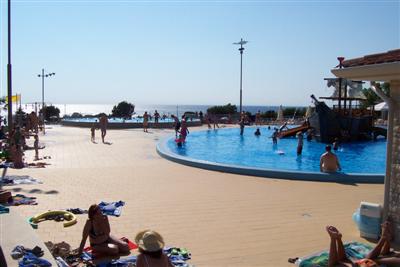 Die obere Poollandschaft. Die obere Poollandschaft.