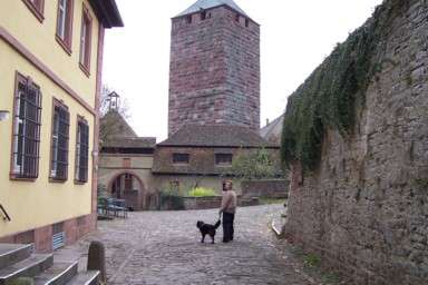 Die Burg inklusive Freundin Marina mit Hund Blacky. 