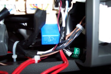 Anschluss an 12V Zündung. Anschluss an 12V Zündung.