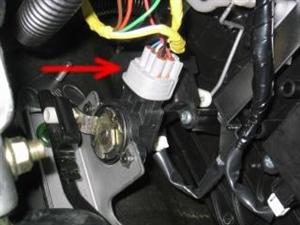 Stecker am Gaspedal. Stecker am Gaspedal.