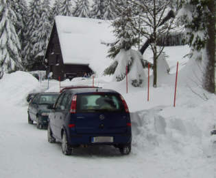 Opel Meriva im Schnee. 