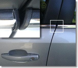 Eine Kappe an der Zierleite der Fahrertüre löst sich. Eine Kappe an der Zierleite der Fahrertüre löst sich.