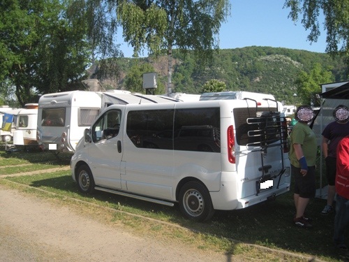 Vivaro auf dem Campingplatz. 