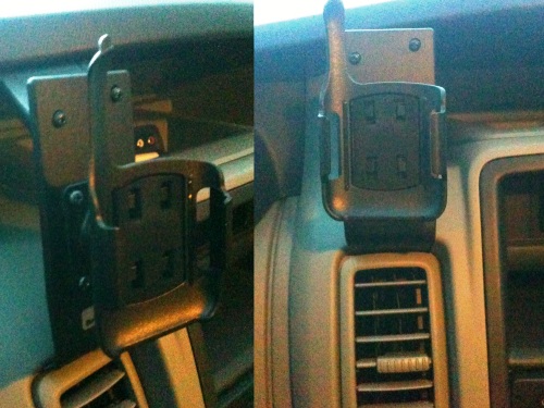 Handykonsole der Firma Brodit mit IPhone passiv Halter. Montierte Handykonsole der Firma Brodit und Iphone Gerätehalter.