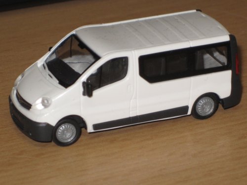 Opel Vivaro als Modell 1:87 in weiß. 