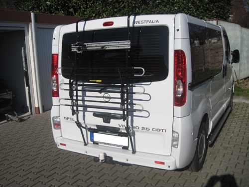 Opel Vivaro mit montiertem Paulchen - Heckträger. Paulchen Heckklappenträger.