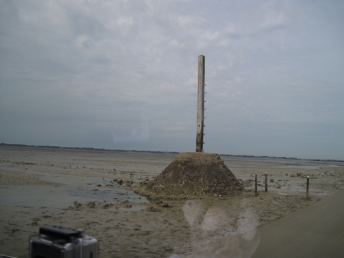 Die Passage du Gois mit Rettungsturm. 