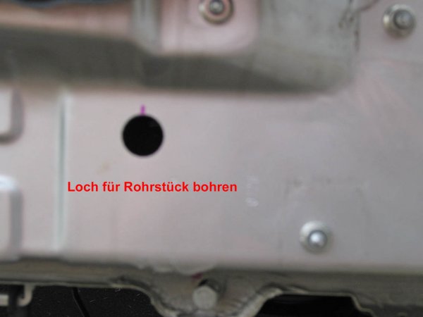 Loch bohren für Rohrhülse. Loch bohren für Rohrhülse.