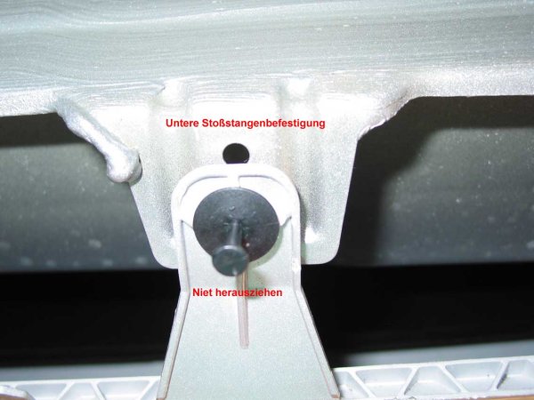 Untere Stoßstangenbefestigung (Niete). Untere Stoßstangenbefestigung (Niete).