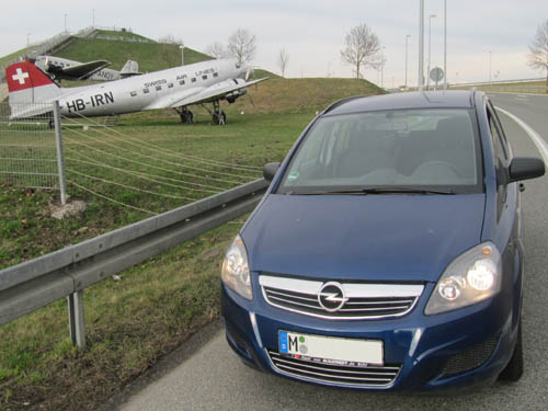 Am Münchener Flughafen. 