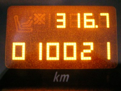 Der Beweis. Die ersten 10.000 km sind gefahren. Kilometerstand 10.000 km.