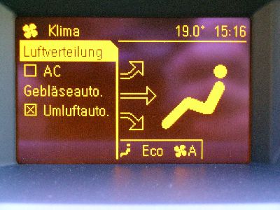 Klima (AC) ausgeschaltet, Eco erscheint im Display. 