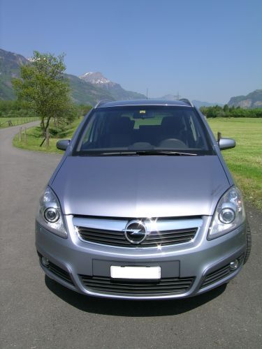 Strahlender Himmel, lachende Sonne, glänzender Wagen. Strahlender Himmel, lachende Sonne, glänzender Wagen.