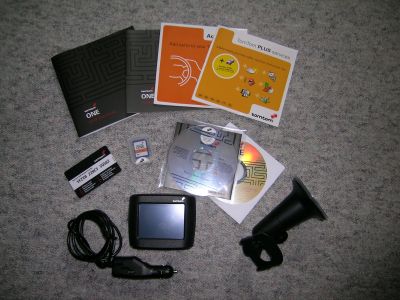 Packungsinhalt des TomTom-Kartons. Packungsinhalt des TomTom-Kartons.