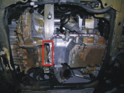 Der Motorblock von unten. Rot gekennzeichnet die Position des Simmerring. Der Motorblock von unten. Rot gekennzeichnet die Position des Simmerring.