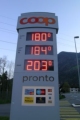 Preistafel einer COOP-Tankstelle. 