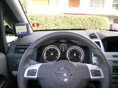 Optimaler Standort des TomTom Gerätes. Optimaler Standort des TomTom Gerätes.
