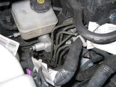 Bremsleitungen ohne Flexschläuche bei einem Zafira ohne ESP. Bremsleitungen ohne Flexschläuche bei einem Zafira ohne ESP.