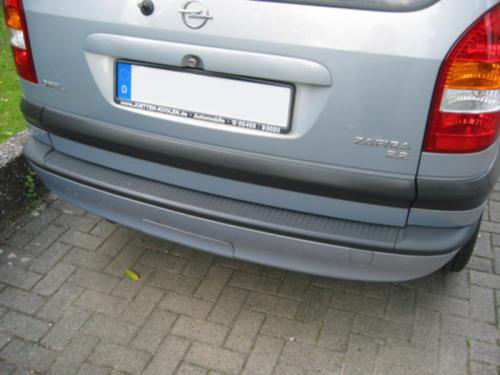 Heckleiste nach der Behandlung. Heckleiste alt.