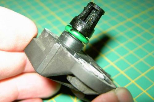 Verunreinigter Drucksensor nach 90.000 km. Verunreinigter Drucksensor nach 90.000 km.