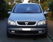 Front mit Vauxhall-Emblem 