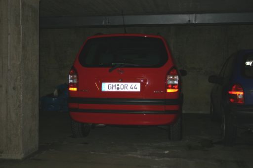 Zafira auf seinem Tiefgaragenplatz. Zafira auf seinem Tiefgaragenplatz.