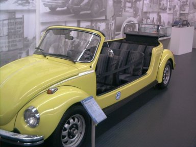 Stretch-Cabrio für acht Personen. Stretch-Cabrio für acht Personen.