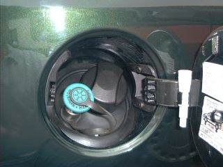 Einfüllstutzen für Gas und Benzin. Einfüllstutzen für Gas und Benzin.
