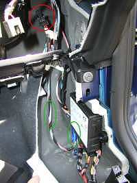 Kabelräume für VDA-Stecker und Radioantenne. Kabelräume für VDA-Stecker und Radioantenne.