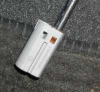 Kabel in grauen Stecker für Mobiltelefon. 