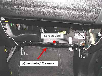 Ausbau der Querstrebe. Ausbau der Querstrebe.