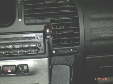 Infrarotauge des DVD-Players auf dem Armaturenträger. Infrarotauge des DVD-Players auf dem Armaturenträger.