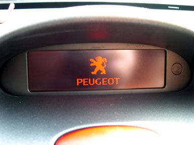 Peugeot-Löwe im Display des Navigationsradios RT3. Peugeot-Löwe im Display des Navigationsradios RT3.