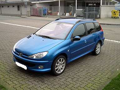 Der Peugeot 206 SW von vorne. 