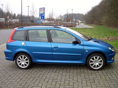 Der Peugeot 206 SW von der Seite. 