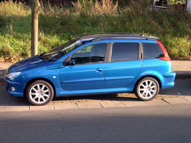 Seitenansicht meines Peugeot 206 SW. 